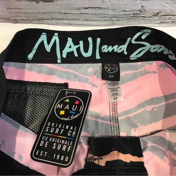 Maui and Sons Board Shorts Rainbow Sharks Small - Picture 3 of 3